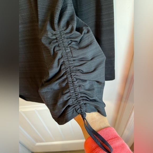 JOE Fresh Workout top long sleeve LARGE grey rouching on hips - Picture 5 of 8